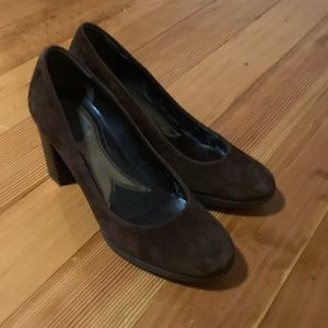 Brown suede Franco Sarto pumps